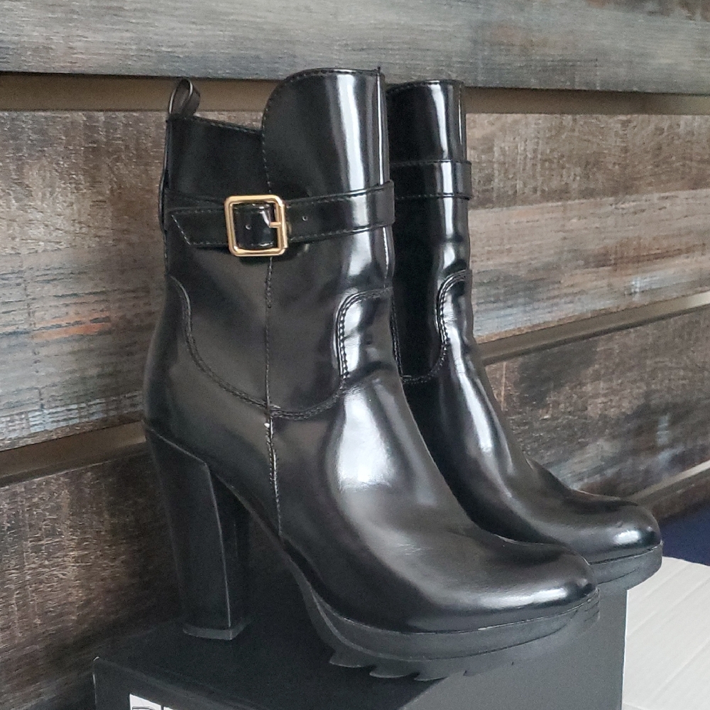 Elegant Black Ankle Boots